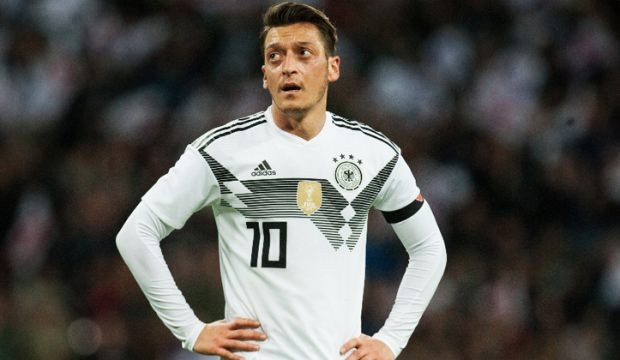 Alman Milli takımında Mesut Özil depremi !
