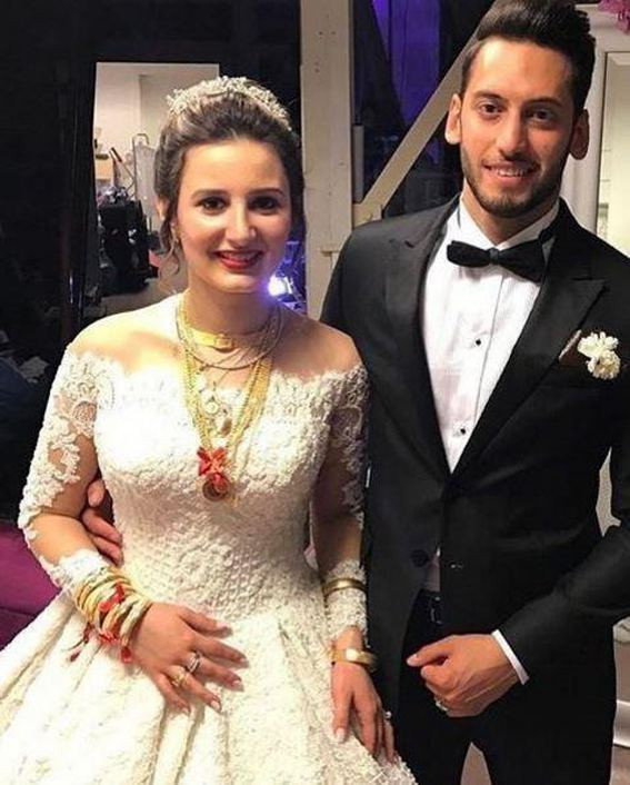 Hakan Çalhanoğlu boşanıyor mu ?