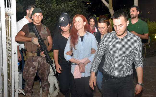 Kediciklerin gözaltı fotoğrafları şaşırttı ! Gören tanıyamadı