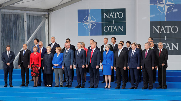 Erdoğan NATO Zirvesi'nde ! Liderler aile fotoğrafı çektirdi