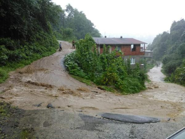 Rize'yi sağanak vurdu