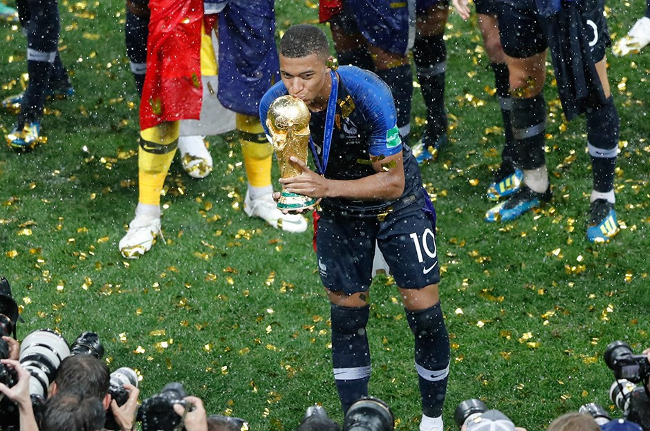 Mbappe PSG'de kalıyor !