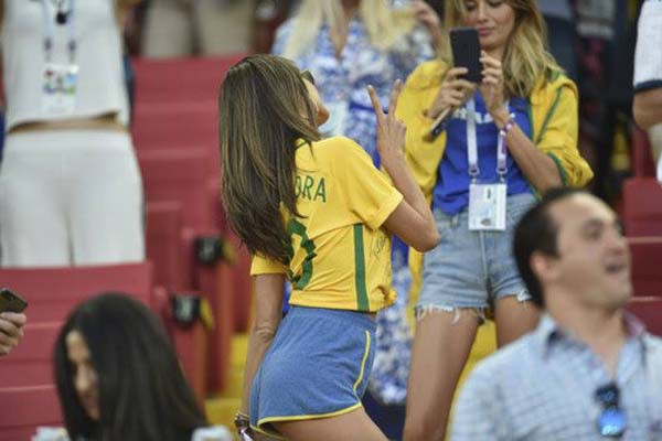 Dünya Kupası'nda Alessandra Ambrosi rüzgarı !