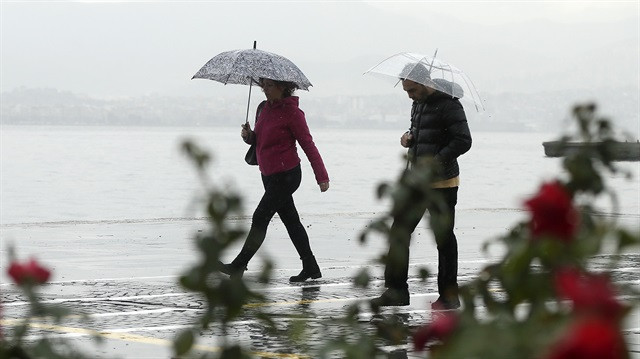 Meteoroloji İstanbul için saat verdi; yağmur çok fena vuracak