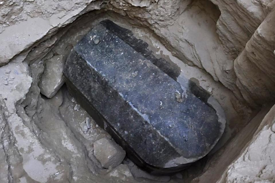 Büyük İskender'e ait olduğu düşünülen 2500 yıllık lahit açıldı - Resim: 1