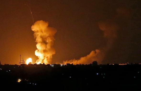 İsrail'den tank ve toplarla Gazze'ye saldırıyor