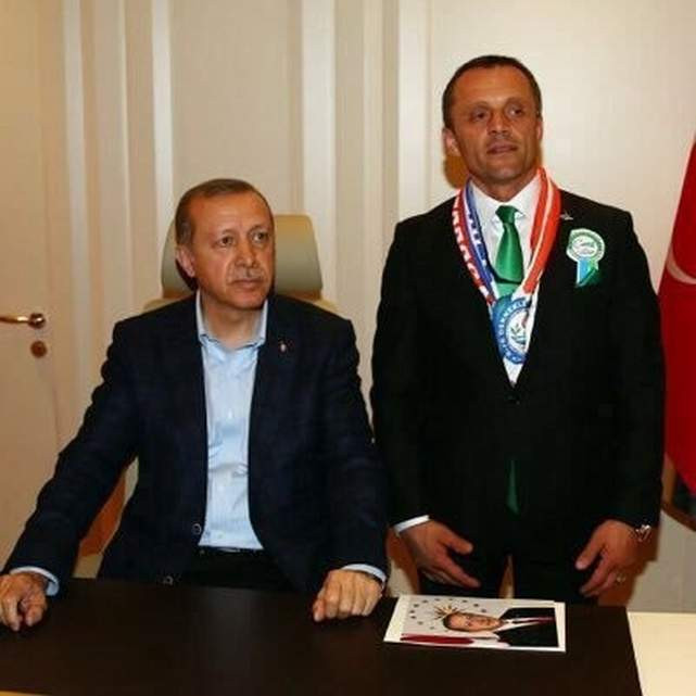 FETÖ'den gözaltına alınmıştı; Erdoğan ile fotoğrafı çktı