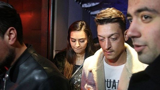 Mesut Özil'in kararına Amine Gülşe'den ilk tepki !