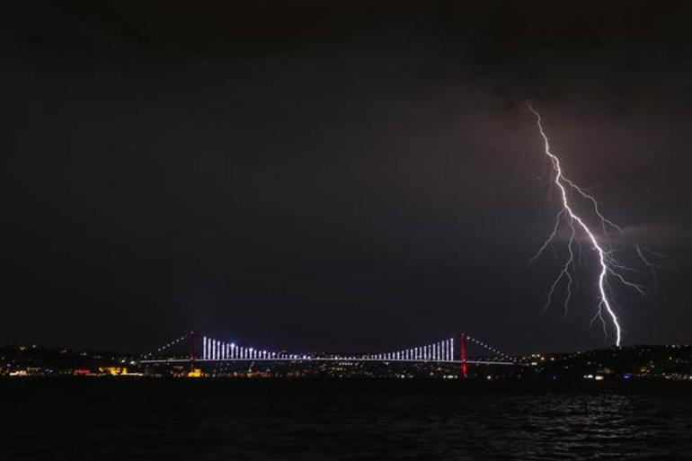 Marmara'da elektrik fırtınası: 24 saatte 43 bin 388 yıldırım ve şimşek
