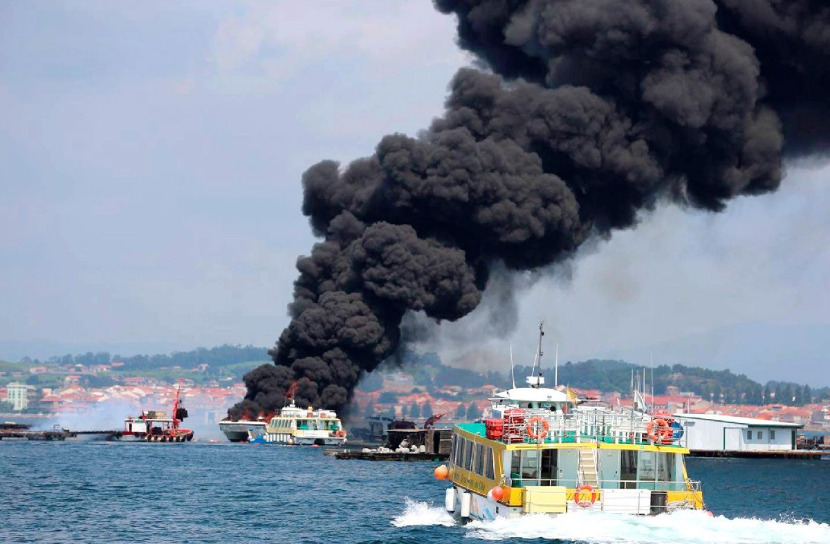 Denizde dehşet: Yolcu gemisi alev alev yandı