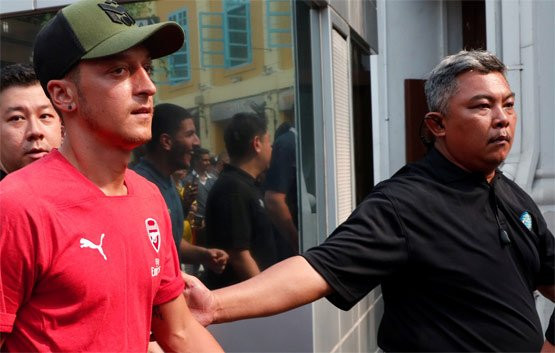 Mesut Özil'e koruma ordusu !