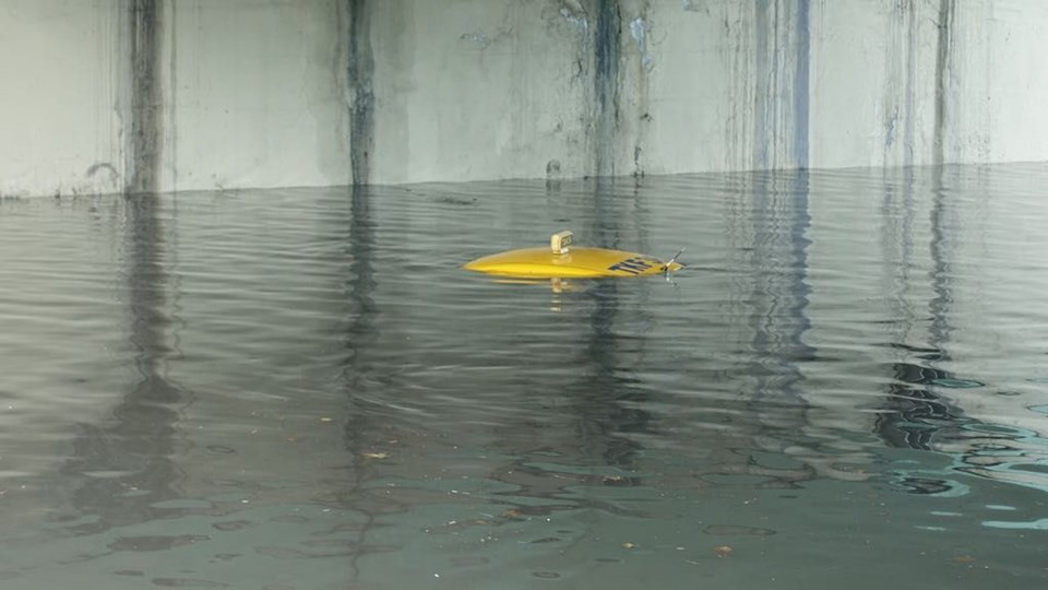 Yağmur İstanbul'u fena vurdu; araçlar sular altında