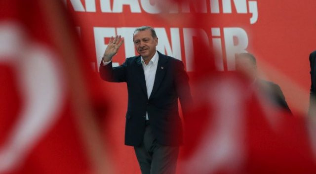Erdoğan'a ''diktatör'' diyen o sunucu kovuldu