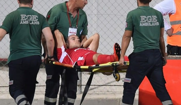 Fenerbahçe maçında şok sakatlık ! Hastaneye kaldırıldı...