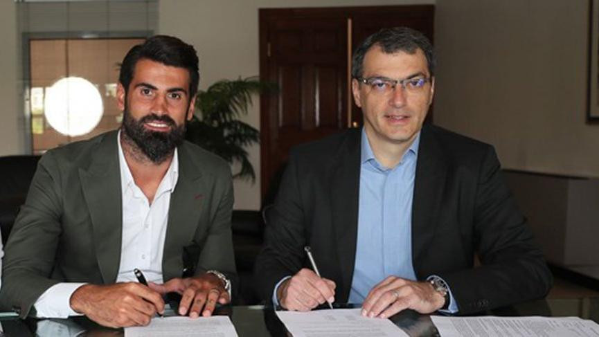 Volkan Demirel Fenerbahçe'yle sözleşme uzattı !