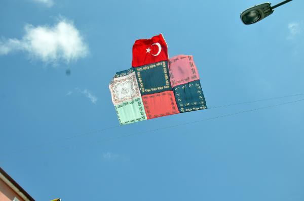 O Türk Bayrağı neden indirildi ?