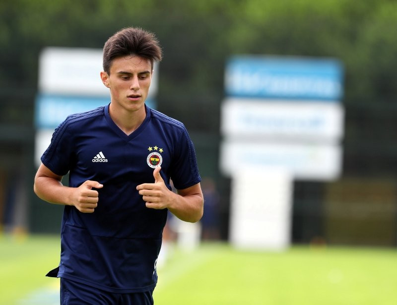Devlerin gözü Eljif Elmas'ta