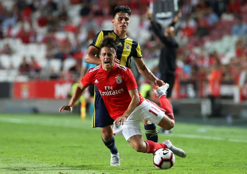 Devlerin gözü Eljif Elmas'ta