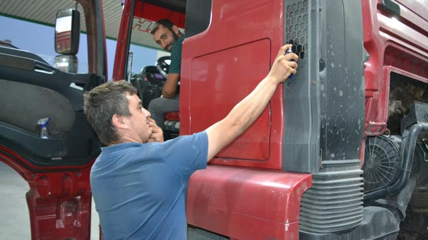 TIR şoförünün yaptığı şey görenleri şoke etti