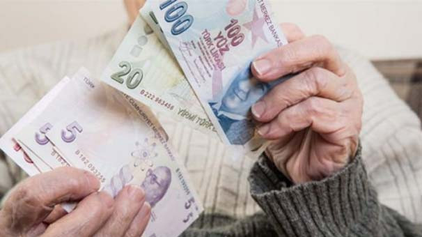Emeklilere bayram müjdesi: İkramiye ve emekli maaşı ödemeleri öne çekildi