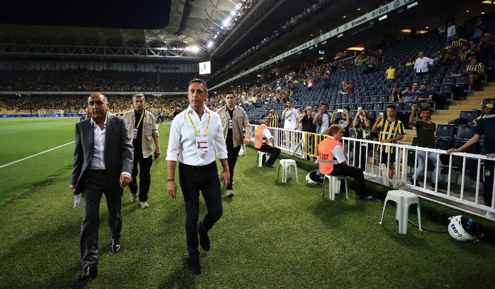 Ali Koç taraftarlarla maç izledi !