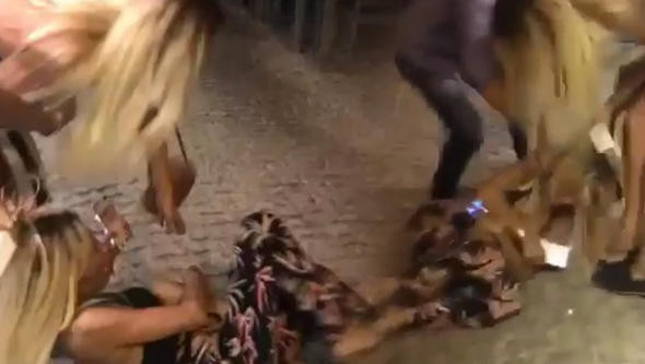Esra Ersoy ve Ceyda Ersoy kardeşler yine birbirine girdi