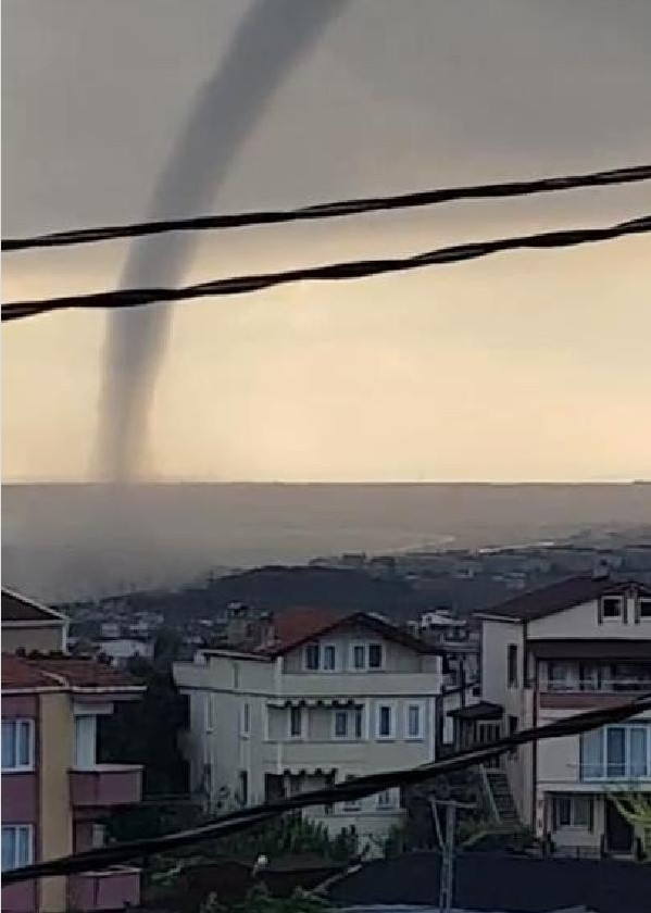 İstanbul'da hortum paniği, görenler neye uğradığını şaşırdı