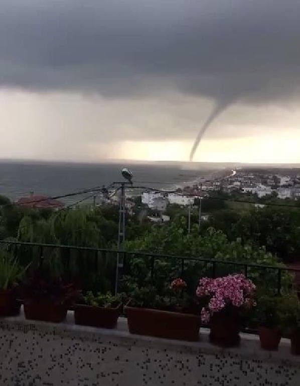 İstanbul'da hortum paniği, görenler neye uğradığını şaşırdı