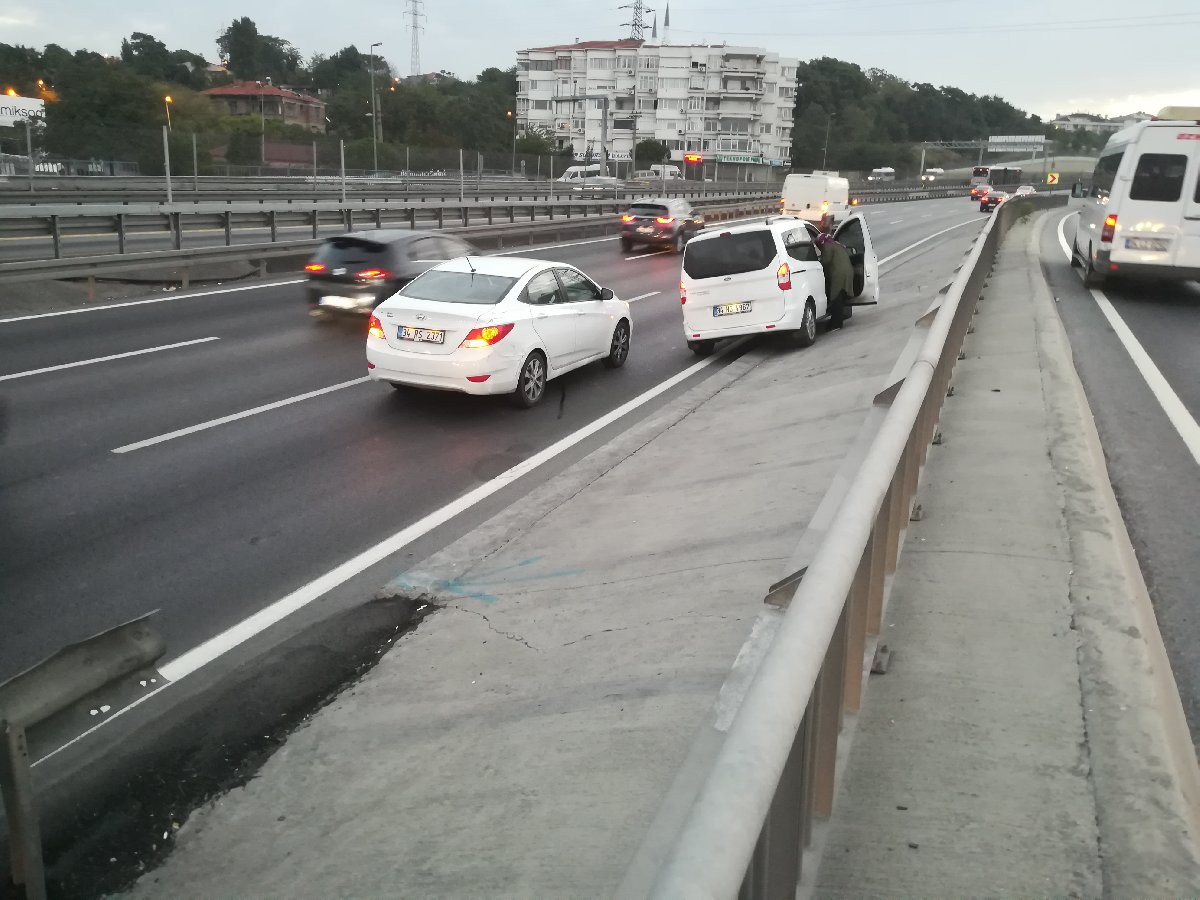 İstanbul'da çevreyolunu kilitleyen kaza; trafik düğüm oldu