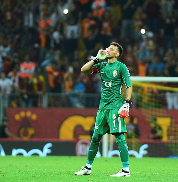 Emre Akbaba Kasımpaşa maçında sahada !