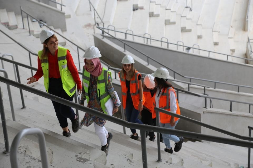 Yeni Ordu Stadı'na kadın eli değdi