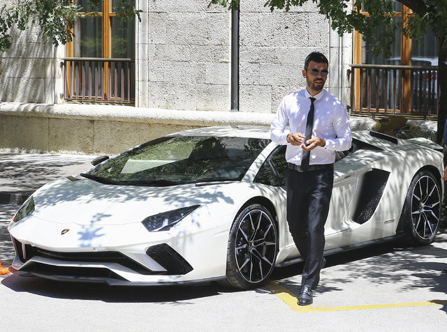 Milletvekilinden satılık Lamborghini !