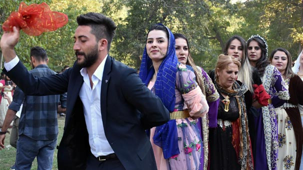 Aşiret düğününde muhteşem görüntüler