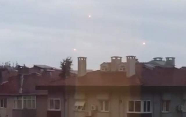 İstanbul'da göktaşı paniği ! Gökyüzündeki ateş topları kamerada...