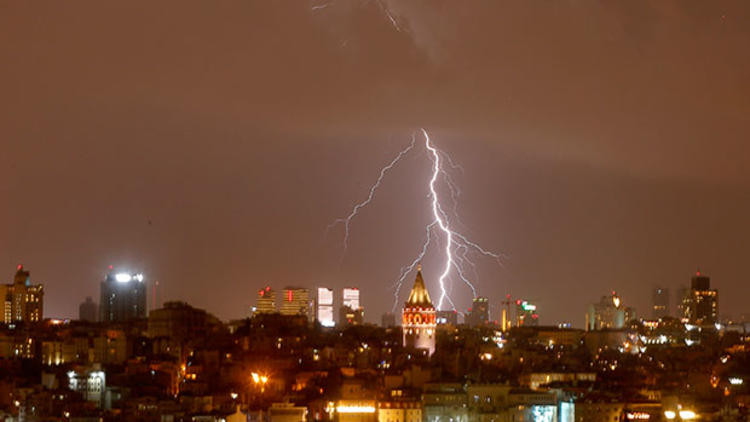 Meteoroloji uyarmıştı; İstanbul'da yağış başladı, peki ne kadar sürecek ?