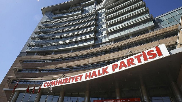 CHP'de istifa depremi