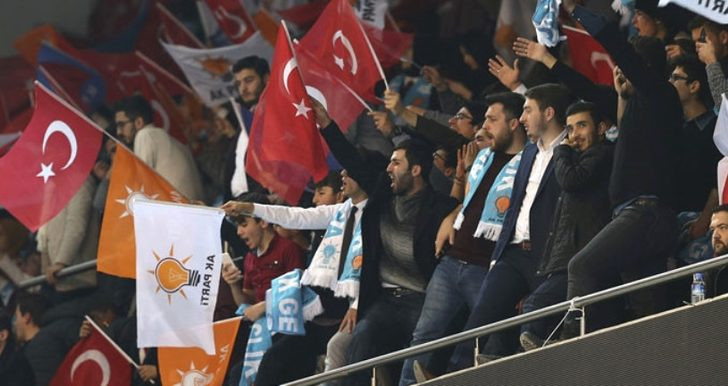 AK Parti'de Mustafa Tuna sloganları