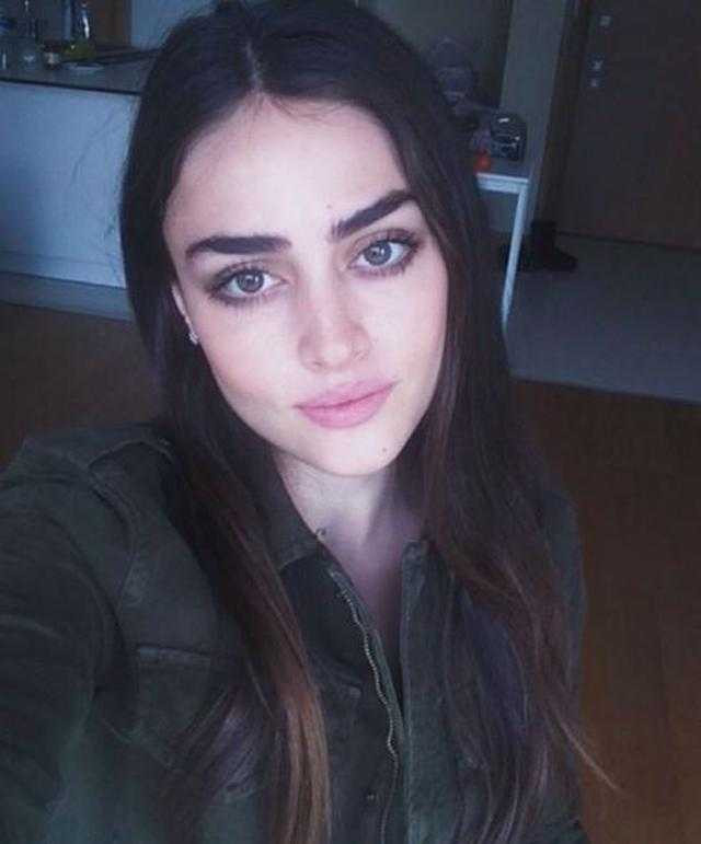 Ünlü oyuncu Esra Bilgiç Töre Türkiye'den ayrılıyor
