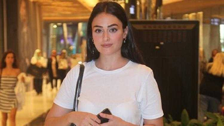 Ünlü oyuncu Esra Bilgiç Töre Türkiye'den ayrılıyor