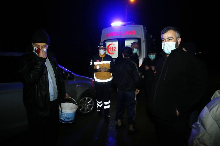 Gece yarısı sokağa döküldüler !