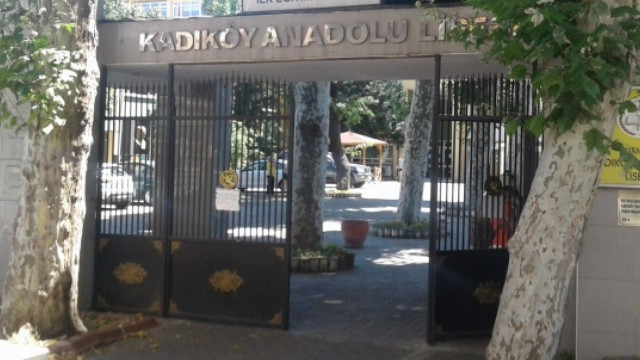 Kadıköy Anadolu Lisesi'nde 'mahrem görüntü' skandalı