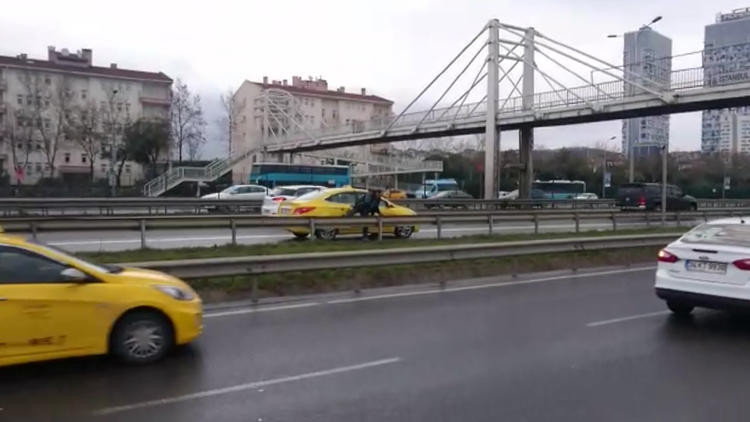 İstanbul trafiğinin göbeğinde skandal görüntüler