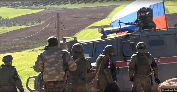 Ruslar ve YPG Münbiç'te devriye atıyor !