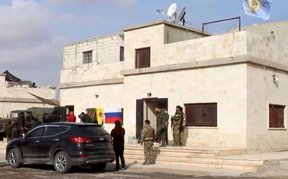 Ruslar ve YPG Münbiç'te devriye atıyor !