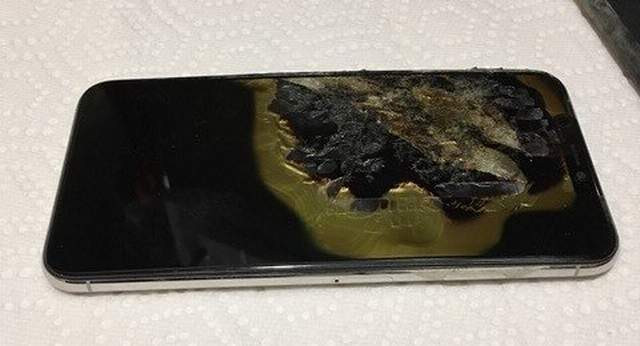 iPhone XS Max cebinde patladı ve alev aldı