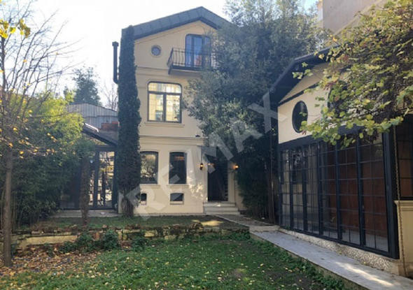 Athena Gökhan'dan satılık köşk ! Fiyatı dudak uçuklattı