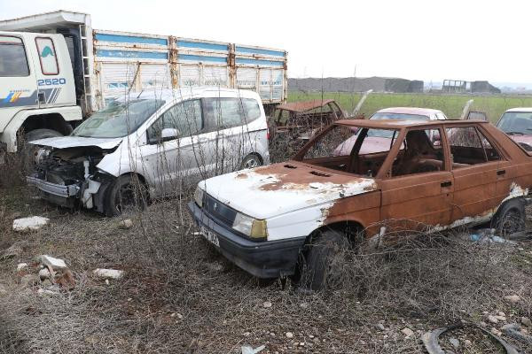 Binlerce araç çürümeye terk edildi