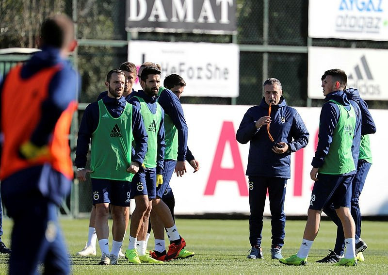 Fenerbahçe'de transfer bombaları patlamak üzere! 3 isim açıklanacak...