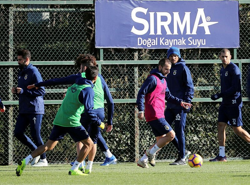 Fenerbahçe'de transfer bombaları patlamak üzere! 3 isim açıklanacak...