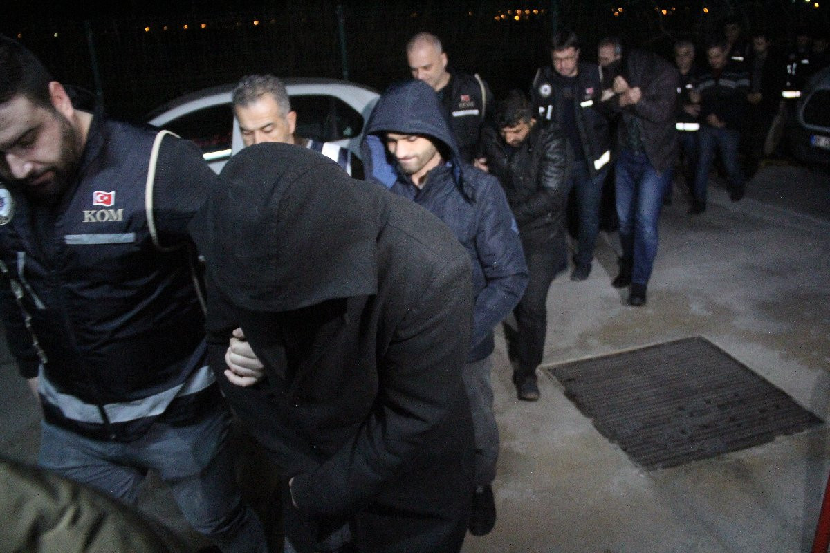 Adını bile yazamayan trafik canavarlarına ehliyet dağıtmışlar